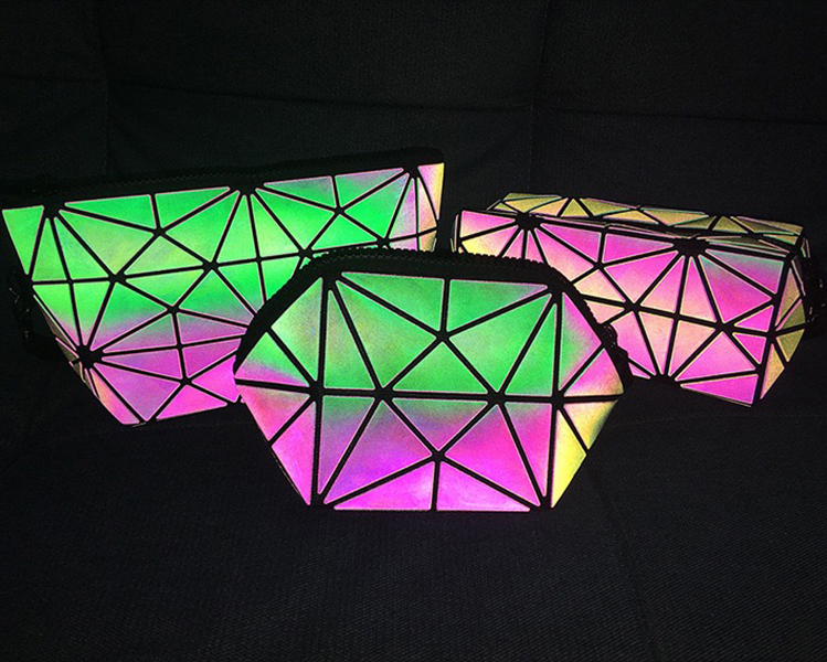 AIAZ018 Holographic rhombic pocket